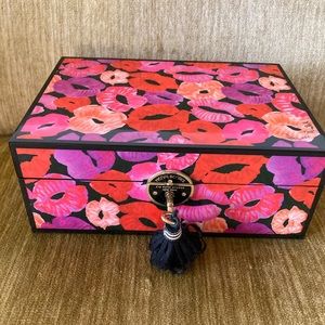 Henri Bendel NWOT Sealed With A Kiss Jewelry Box